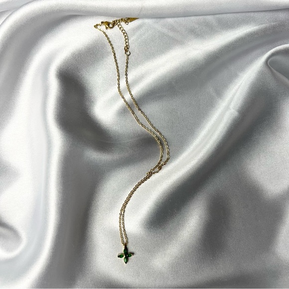 Anuli | Stainless Steel Cubic Zirconia Clover Minimalist Necklace - Picture 3 of 4